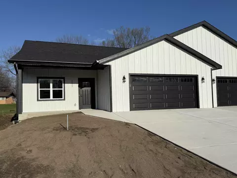 1222 Prairie Ave, Janesville, WI 53545