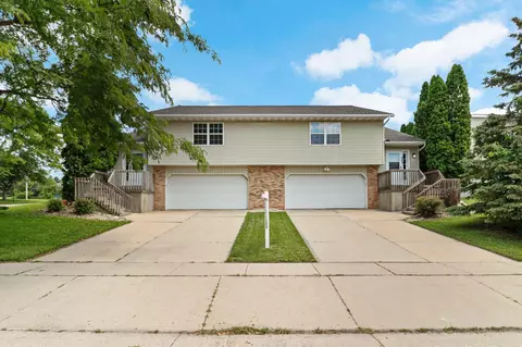824 N Clover Ln, Cottage Grove, WI 53527
