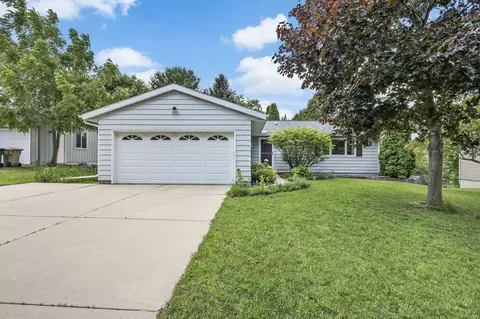 2914 Maple Grove Dr, Madison, WI 53719
