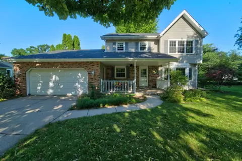 8 Darien Cir, Madison, WI 53717