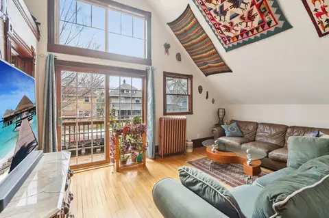 Living - 1130 E Gorham St, Madison, WI 53703 photo 2 of 3