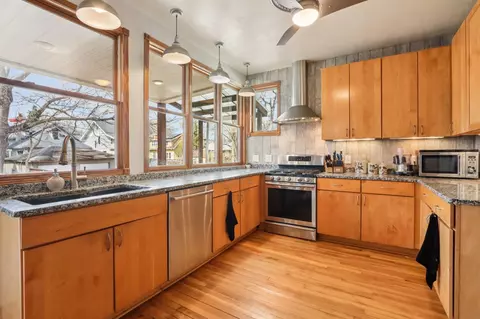 Kitchen - 1130 E Gorham St, Madison, WI 53703 photo 2 of 2