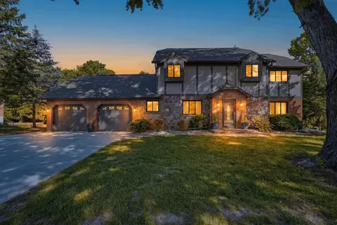 312 River Wood Bnd, Deforest, WI 53532