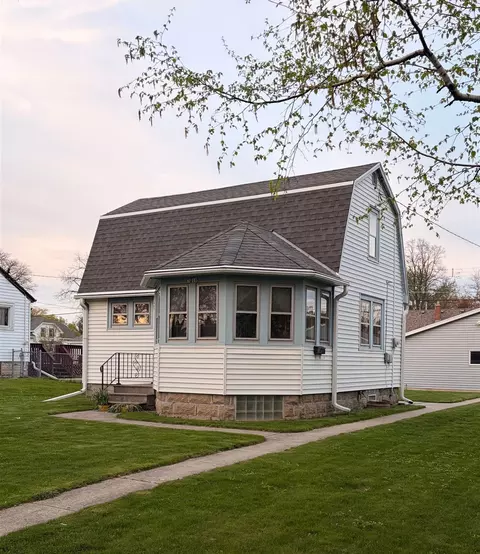 3318 S 98th St, Milwaukee, WI 53227