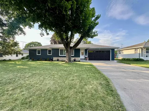 30 Highland Ave, Ripon, WI 54971