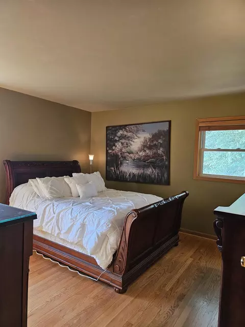 Bedroom - 500 W Riverside Dr, Waterloo, WI 53594 photo 4 of 14