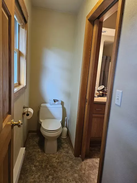Bath - 500 W Riverside Dr, Waterloo, WI 53594 photo 2 of 5