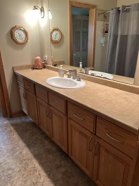 Bath - 500 W Riverside Dr, Waterloo, WI 53594 photo 5 of 6