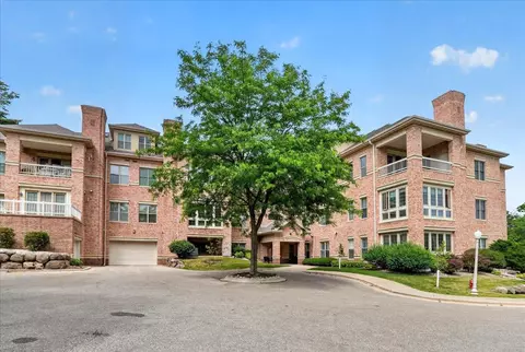 5418 Old Middleton Rd #301, Madison, WI 53705