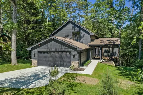 283 Alcan Dr, Baraboo, WI 53913