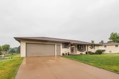 811 S Madison St, Cuba City, WI 53807