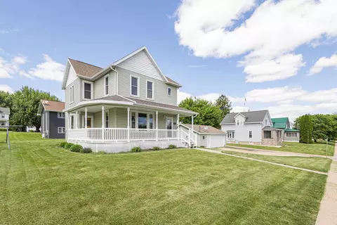 1820 17th St, Hazel Green, WI 53811