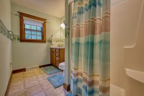 Bath - e4930 Rolling Ridge Road, Spring Green, WI 53588 photo 7 of 8