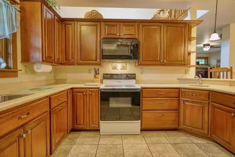Kitchen - e4930 Rolling Ridge Road, Spring Green, WI 53588 photo 3 of 6