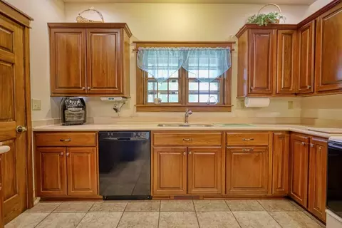 Kitchen - e4930 Rolling Ridge Road, Spring Green, WI 53588 photo 4 of 6