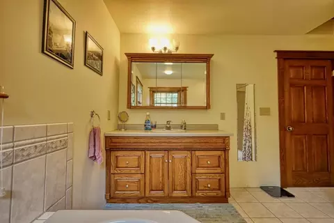 Bath - e4930 Rolling Ridge Road, Spring Green, WI 53588 photo 2 of 8