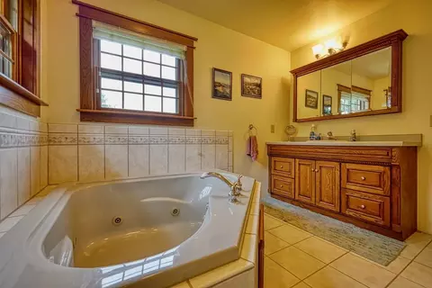 Bath - e4930 Rolling Ridge Road, Spring Green, WI 53588 photo 3 of 8