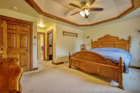 Bedroom - e4930 Rolling Ridge Road, Spring Green, WI 53588 photo 2 of 6