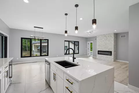 386 Oakbrook Dr, Wisconsin Dells, WI 53965