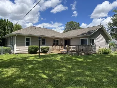 1402 Bennett St, Janesville, WI 53545