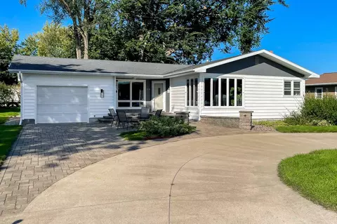 1919 La Crescent Ct, La Crosse, WI 54603
