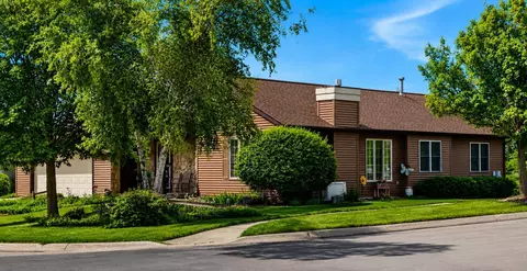 1352 Windsor Cir, Watertown, WI 53098