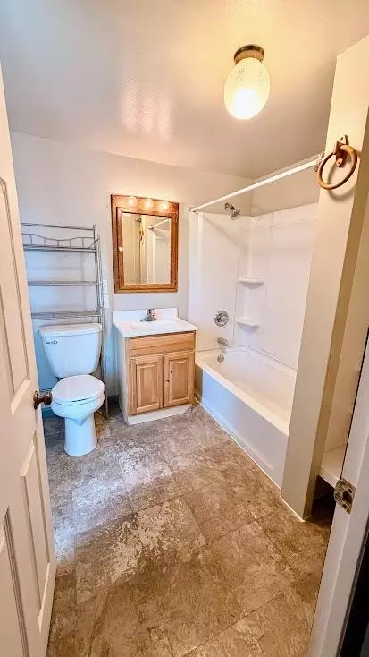 Bath - 495 E John St, Markesan, WI 53946 photo 3 of 3
