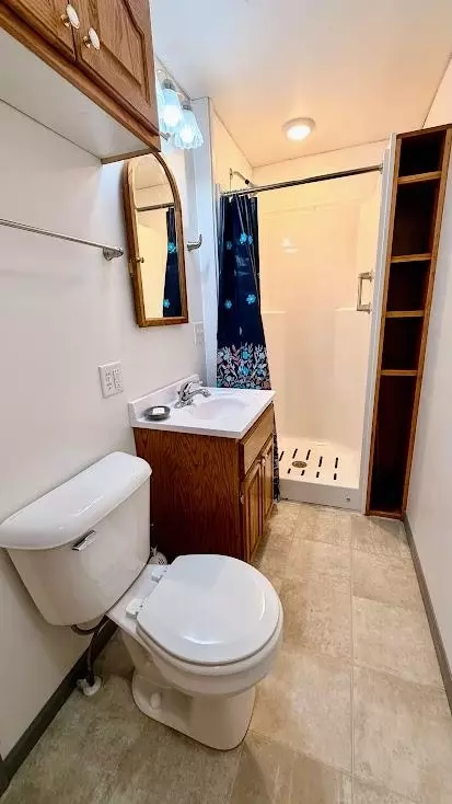 Bath - 495 E John St, Markesan, WI 53946 photo 1 of 3