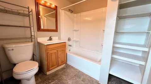 Bath - 495 E John St, Markesan, WI 53946 photo 2 of 3