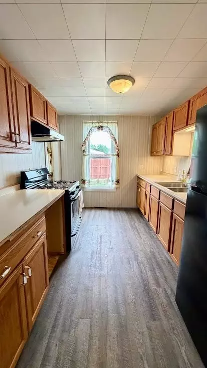 Kitchen - 495 E John St, Markesan, WI 53946 photo 2 of 2
