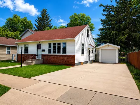 243 1st St, Prairie Du Sac, WI 53578