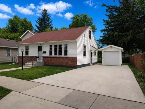 243 1st St, Prairie Du Sac, WI 53578