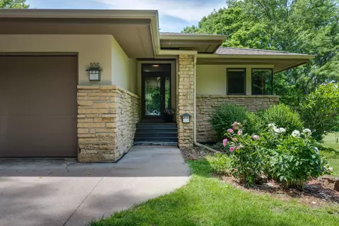 106 Aspen Glen Dr, Spring Green, WI 53588