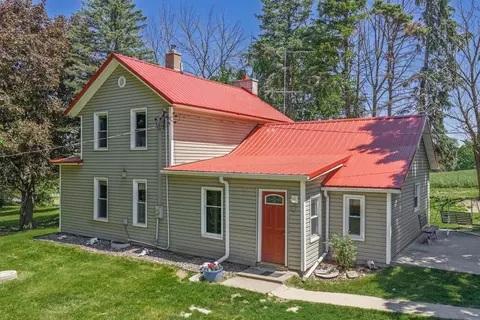 e9837 County Road West, North Freedom, WI 53951