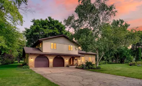 319 Fairway Dr, Columbus, WI 53925