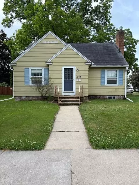 402 9th St, Baraboo, WI 53913