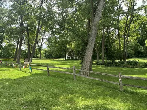 164 Rock Cir, Edgerton, WI 53534