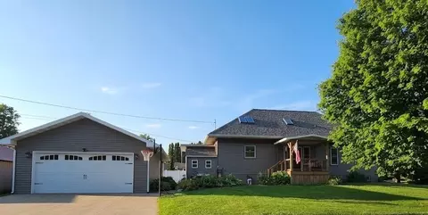 225 S Franklin St, Livingston, WI 53554