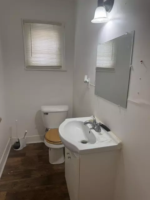Bath - 1402 Henry Ave, Beloit, WI 53511 photo 1 of 3