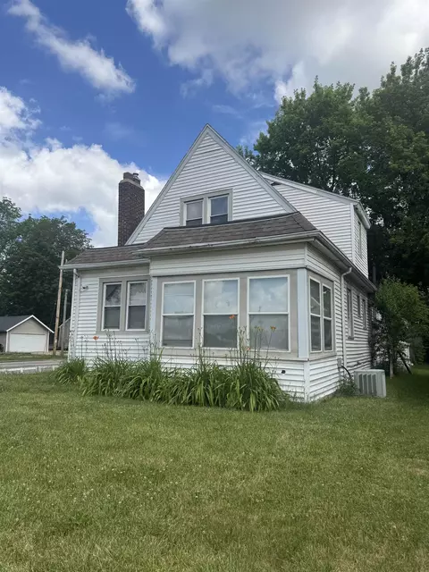 Exterior - 1402 Henry Ave, Beloit, WI 53511 photo 4 of 5