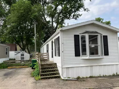 2120 S Riverside Dr #4, Beloit, WI 53511