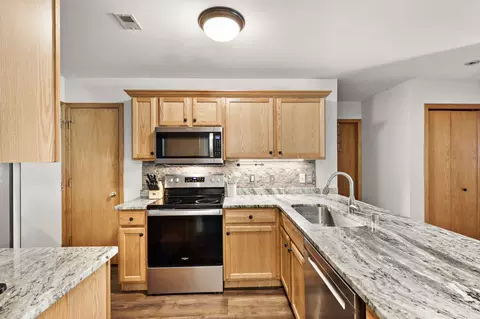 214 Douglas Dr, Brooklyn, WI 53521