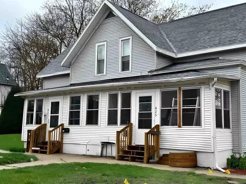 423-425 Center Ave, Janesville, WI 53548