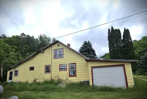 15928 Pine Tree Rd, Highland, WI 53543