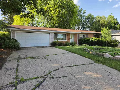 916 Roby Rd, Stoughton, WI 53589