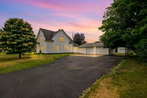 106 S 7th St, Avoca, WI 53506