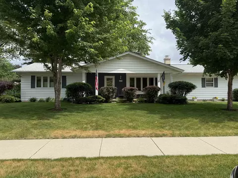 1004 Sunfield St, Sun Prairie, WI 53590