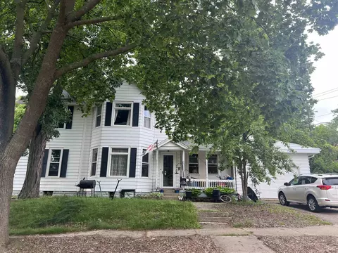 133 10th St, Baraboo, WI 53913