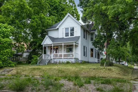 133 10th St, Baraboo, WI 53913