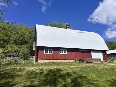 61 Tanglewood Dr, Mcgregor, IA 52157